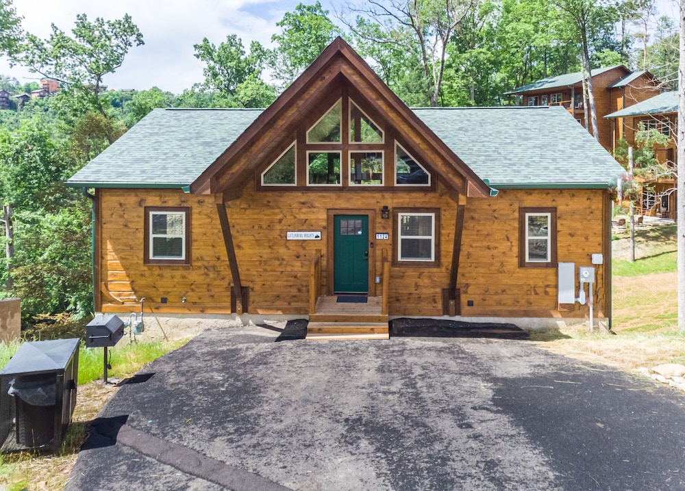 Serene Mountain Retreat 3BR Haven in Gatlinburg