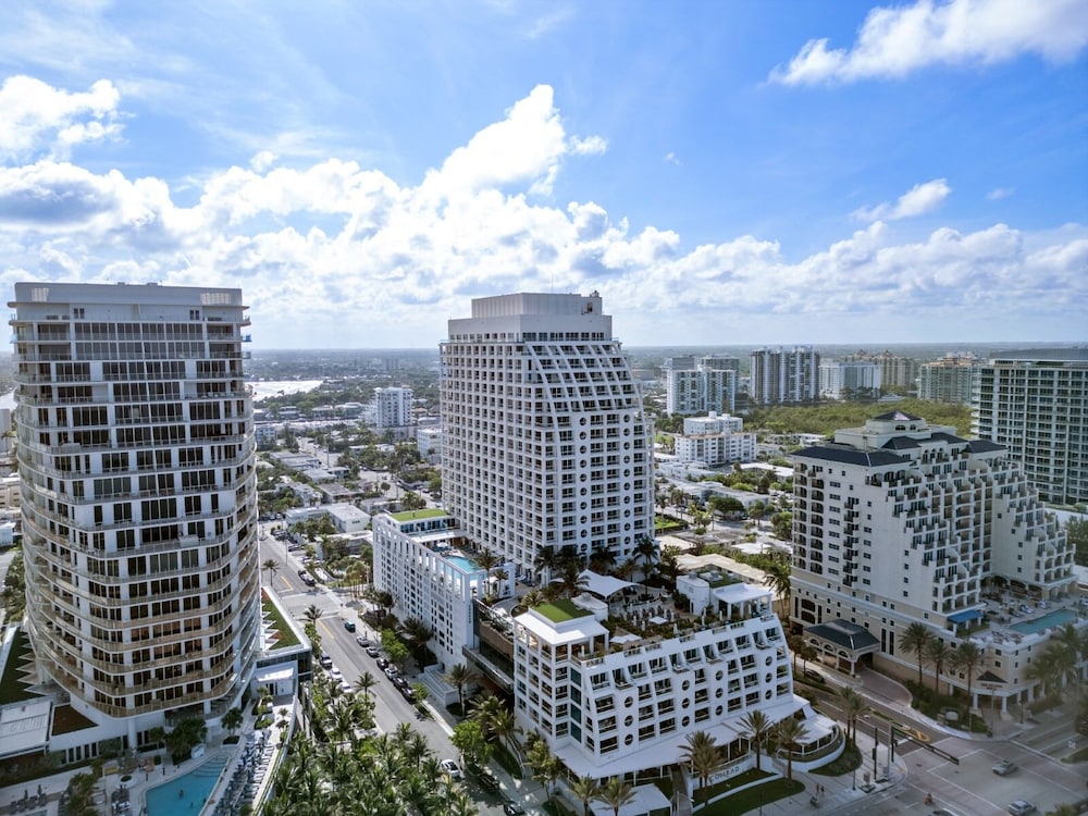 Stylish Oceanview Apartment, Prime Location!