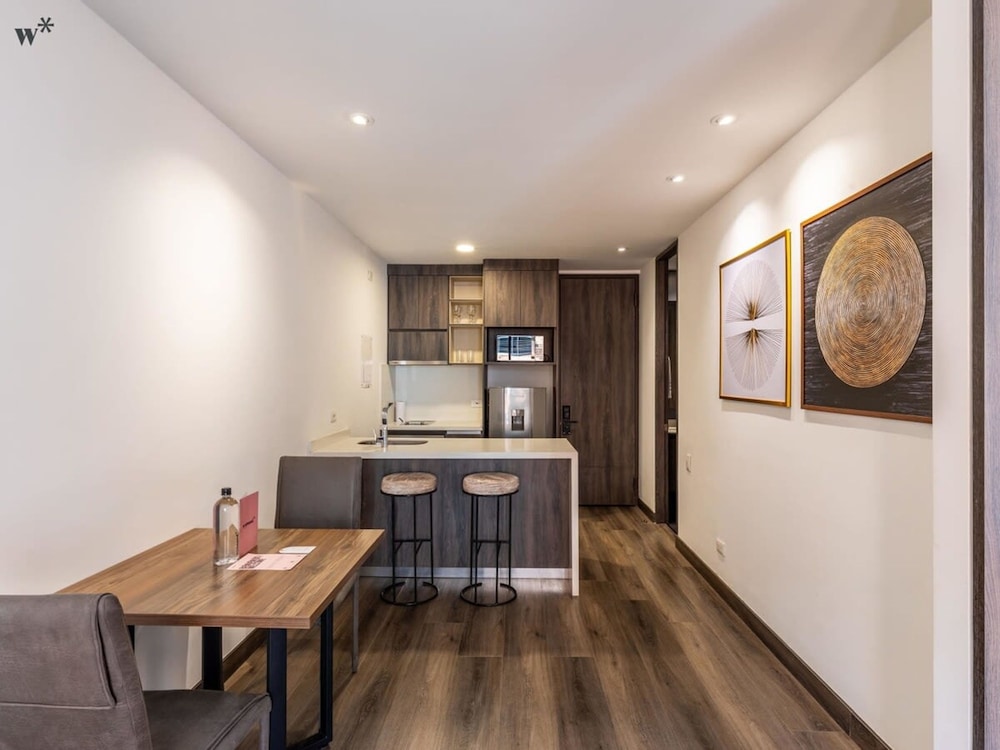 w Luxury 1BR w Great Terrace in Chico
