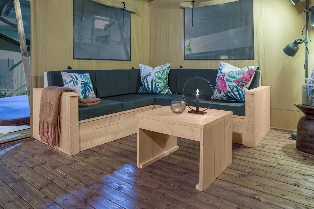 Cozy 5-person Glamping Tent in Ardennes