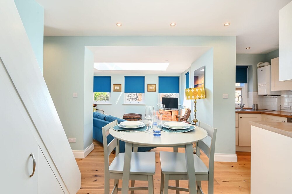 Host Stay Blue Bolthole on Vicarage Lane view 5