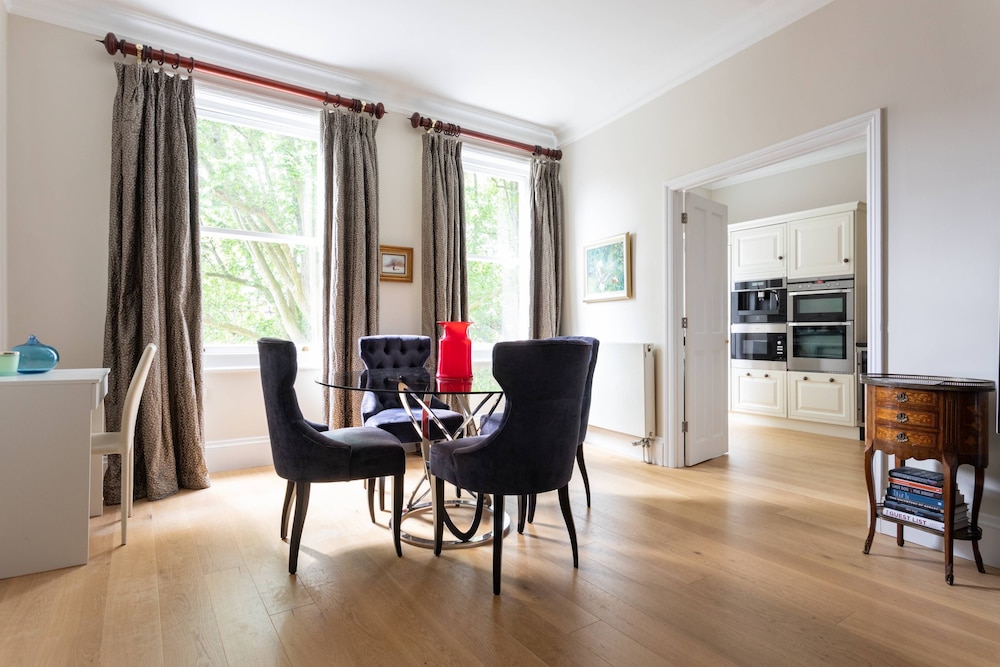 Egerton Gardens IX by Onefinestay