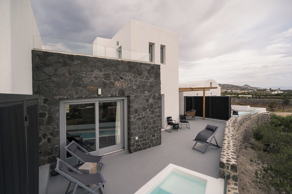 Uranides Luxury Suites