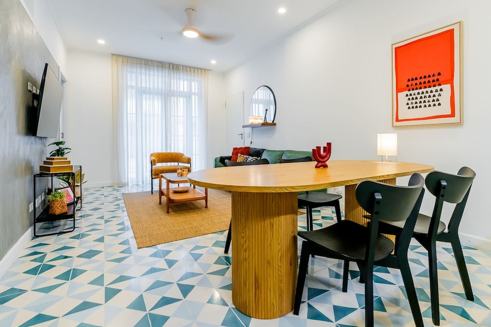 w Charming 1BR in Santa Ana s Best Area