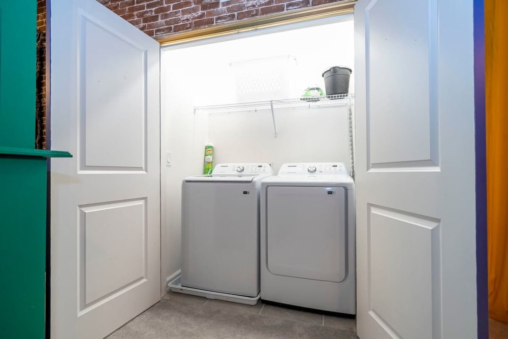 6163 Fantastic Home With 12bd
