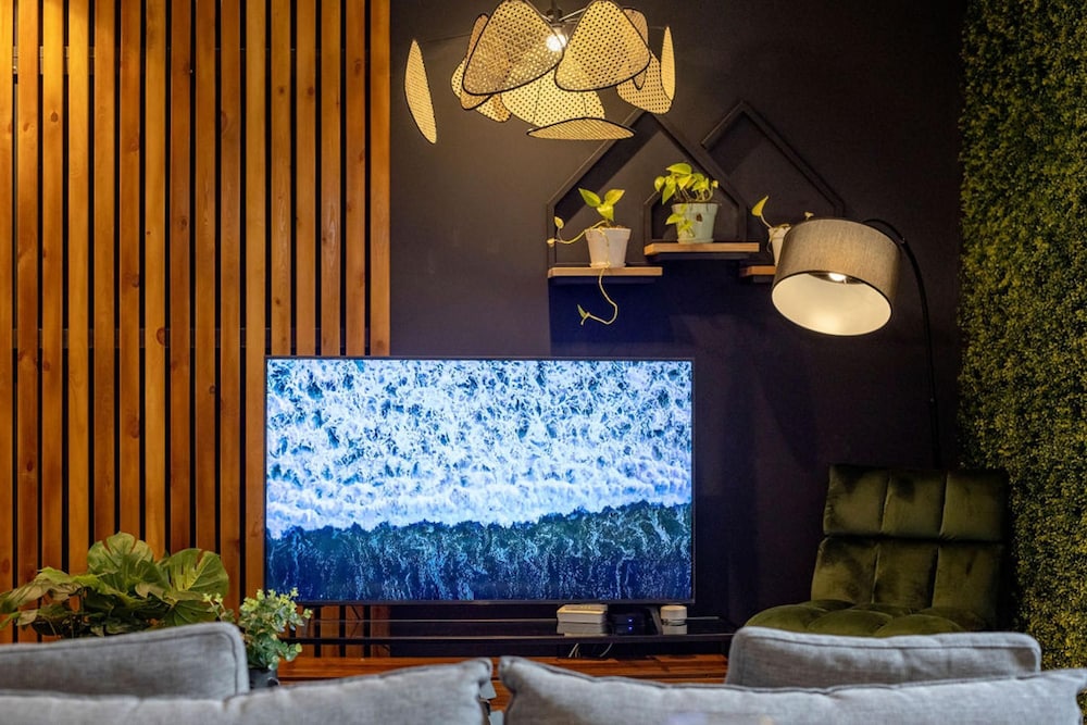 The Urbanart Condo by Acomodo