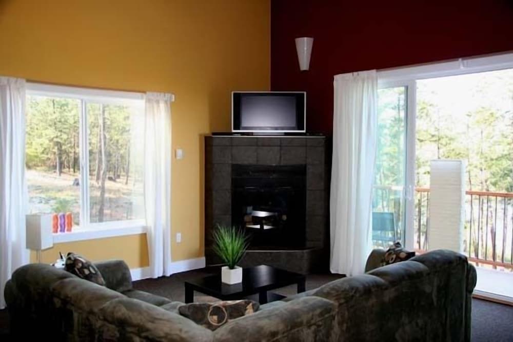 Crooked Tree Guest Suites