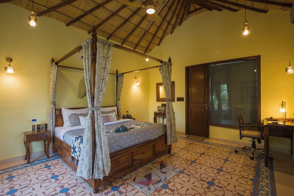 ELIVAAS 5-BHK with Luxe Mudhouses, Tents, Pond & Pvt Pool | Kaimalgarh Farmstay