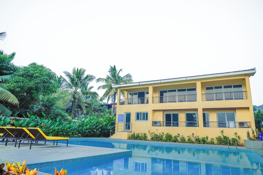 Alaya Stays Veera Marina 1BHK with Pool