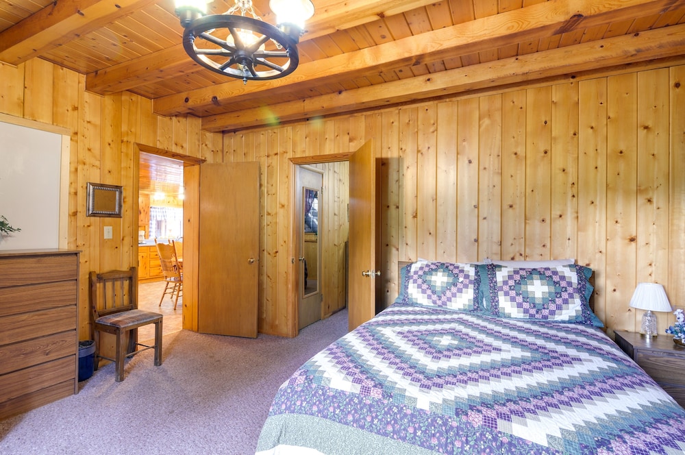 Waterfront Bayfield Apartment w/ Kayaks & Fire Pit view 4