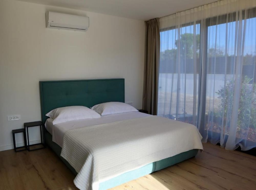 Sunset Villa Aves With Pool, Gym and Sauna