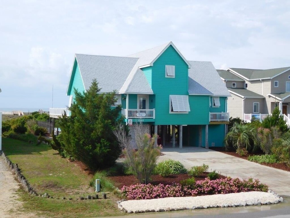 Serenity's Star 4 Bedroom Home by RedAwning