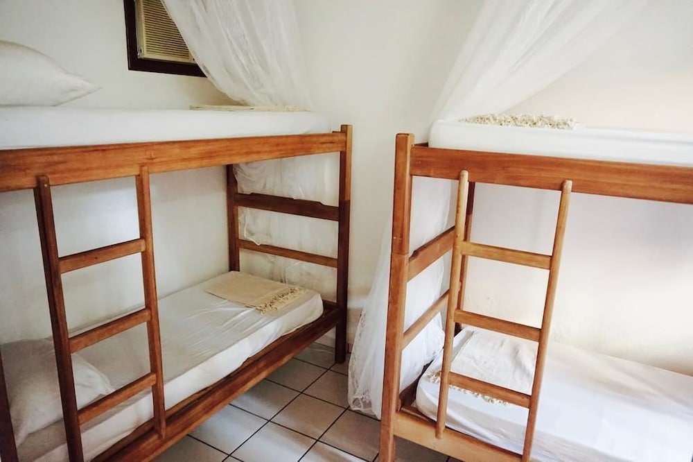 Novos Baianos Hostel e Suites