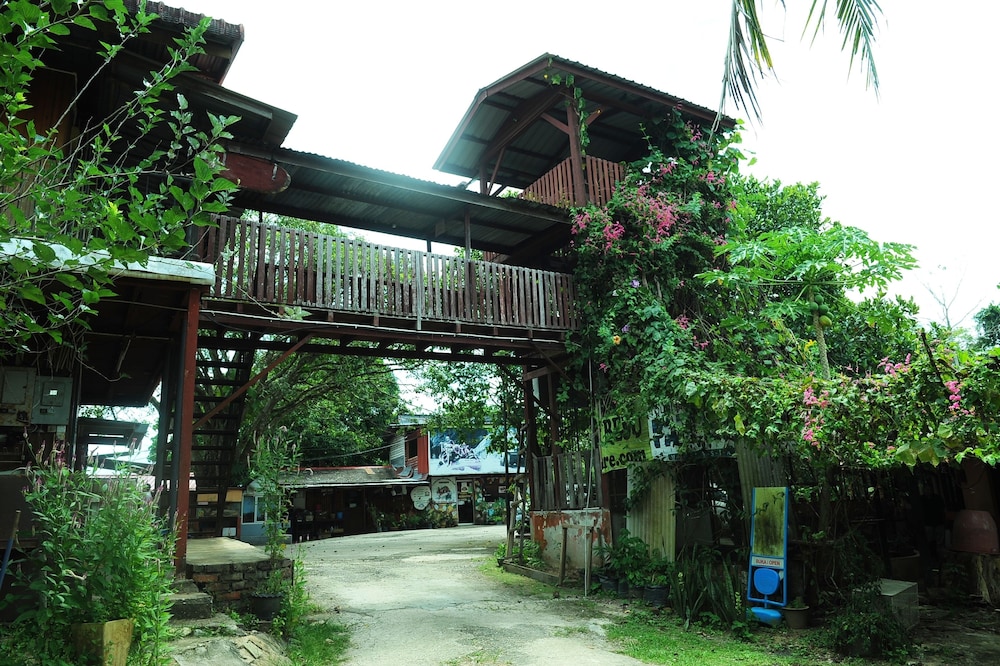 Capital O 90665 Countryview Recreation Park & Resort - Hostel