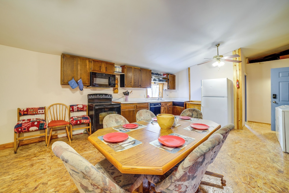 Rustic Apartment w/ Sunset Views in Elkhart!