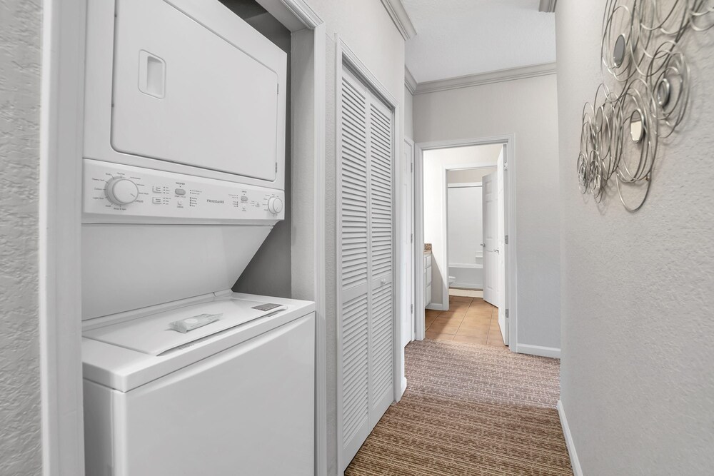 3BR Condo - Hot Tub Games Pool - Near Disney