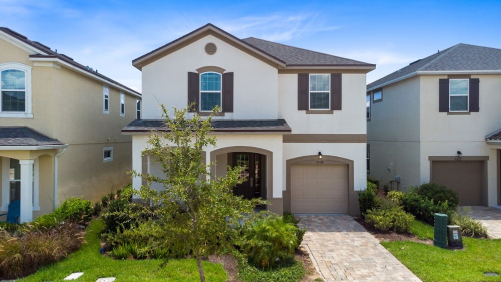 Incredible Resort 4 bed Pool Spa Home view 4