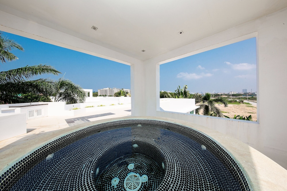 Hollywood Pool Villa Jomtien Pattaya