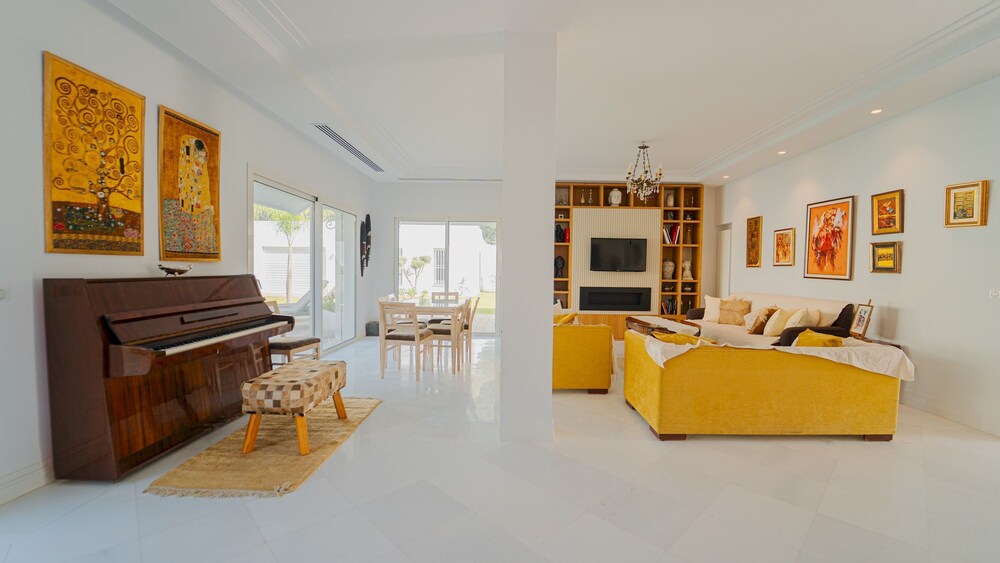 La Marina Secure Seaside With Pool
