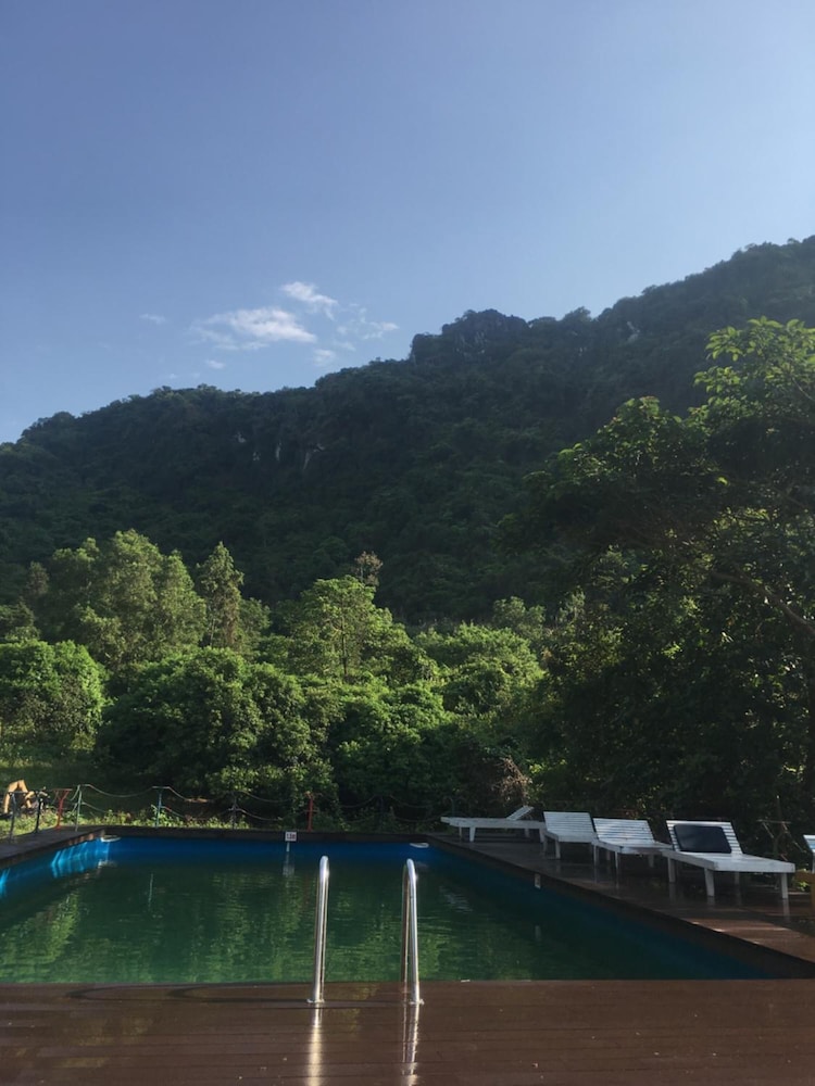 Cat Ba Eco Lodge