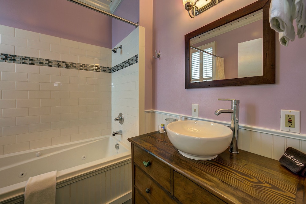 Ashland Vacations - Carlisle Garden Suites - Property Image 65