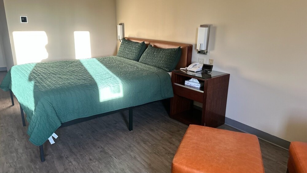 Chesaning Inn & Suites