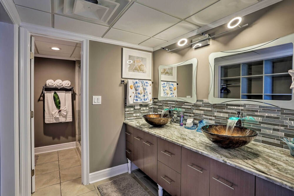 Panama City Beach Condo w/ Balcony & Ocean Views
