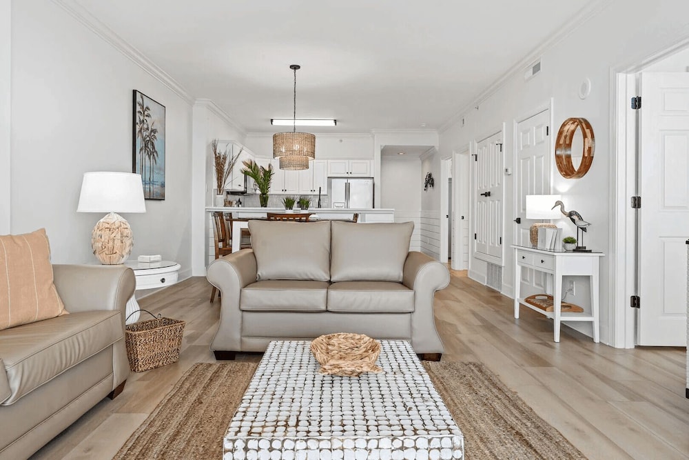 Coastal Hippy Chic by Avantstay Oceanfront, 2 Pools, Beach Chairs Incl
