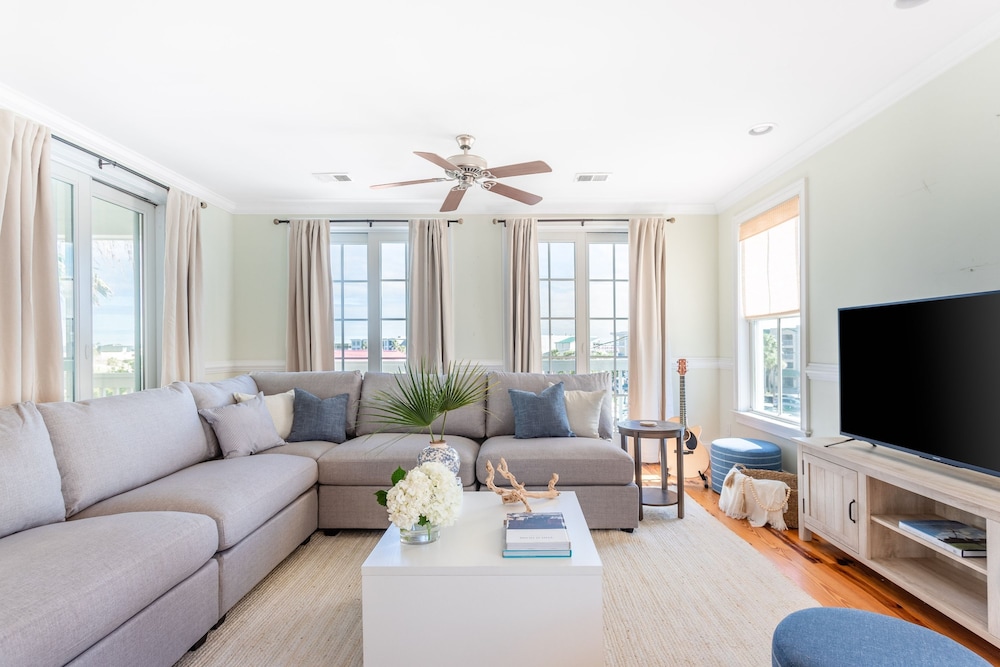 Sea Shell by Avantstay Breezy Beachside Getaway w Rooftop Deck 6 BRs