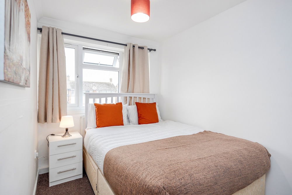 Tms Lovely 3 Bed House-tilbury-free Parking view 5