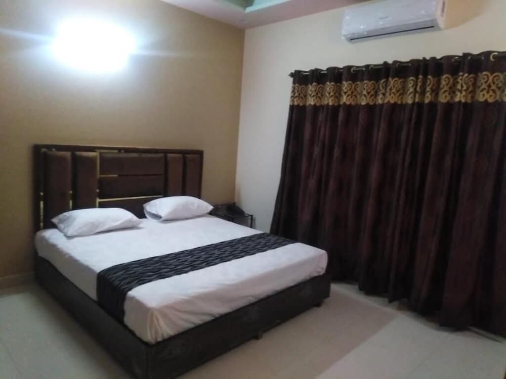 Holyzen Guest House Islamabad view 4