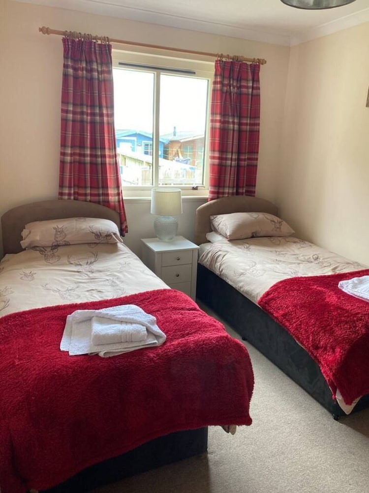 2 Bedroom Sleep 4 House - Private Garden view 2