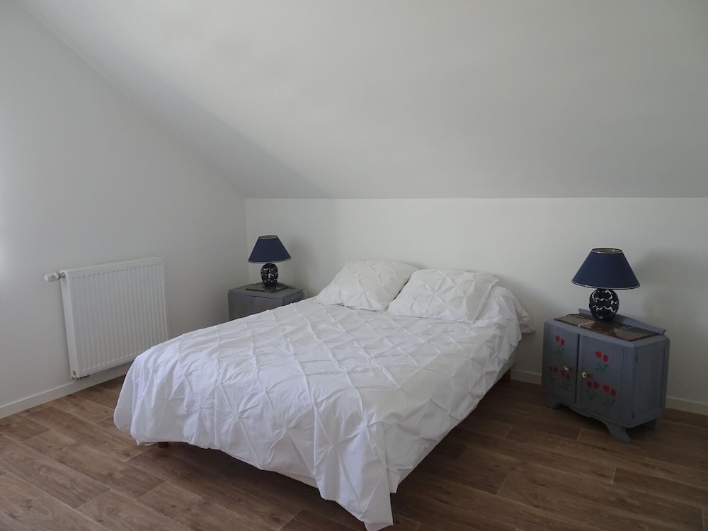 Comfortable Holiday Home With Garden, Near Beach view 2