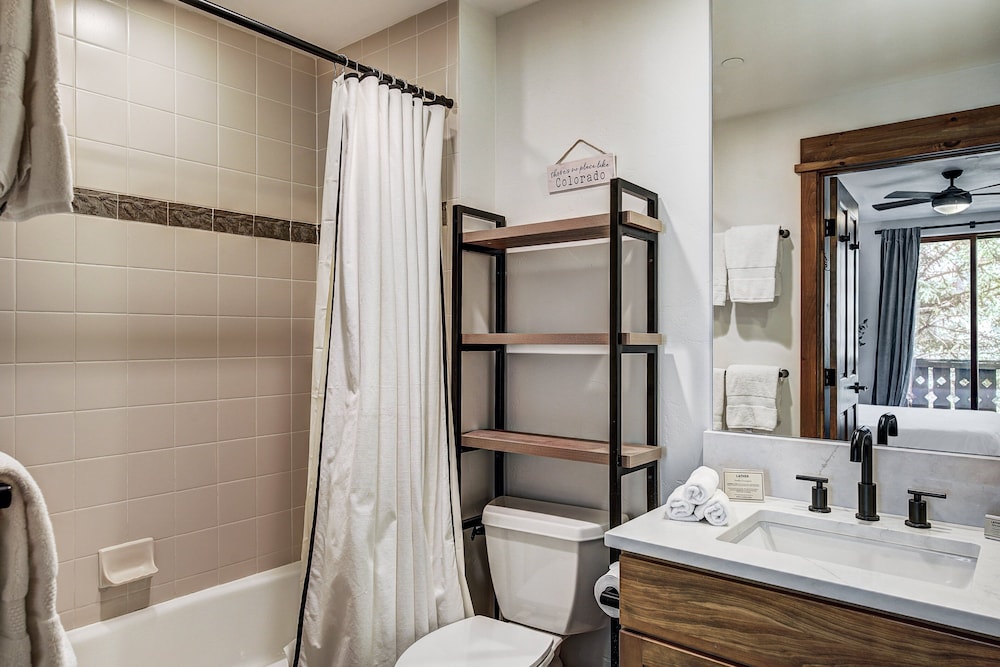 Arrowhead Village Premium 3 Bedroom Condominium 3 Condo