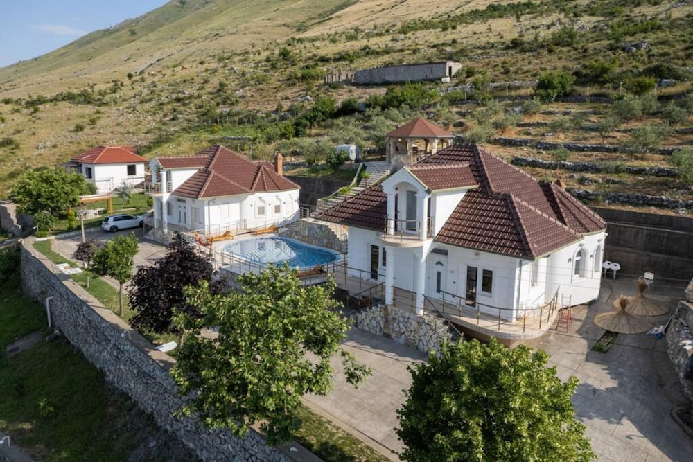 The Lake House 2 in Shkod r