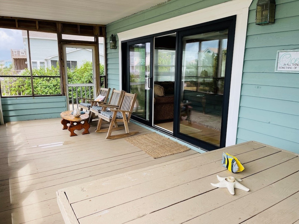 Fore Shore West- 4 Bedroom Home by RedAwning
