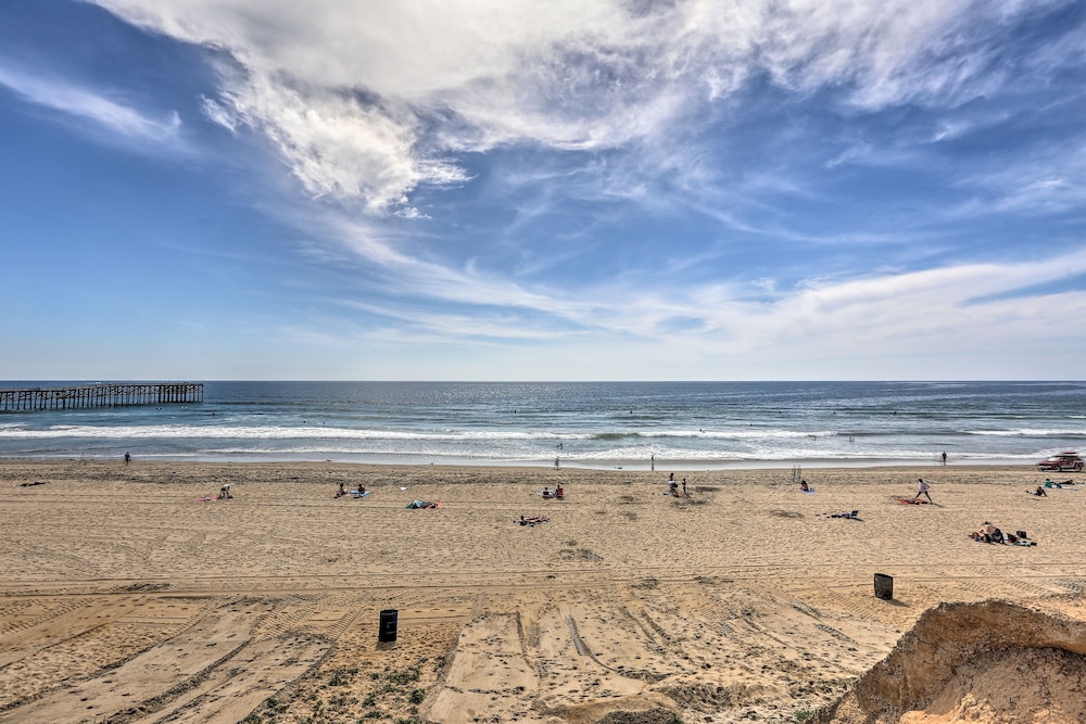 Pacific Beach Apartment: Walk to Beach & Pier!