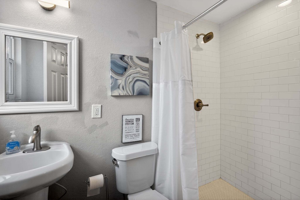 Modern Tampa Home Near Ybor And Downtown 3 Bedroom Home