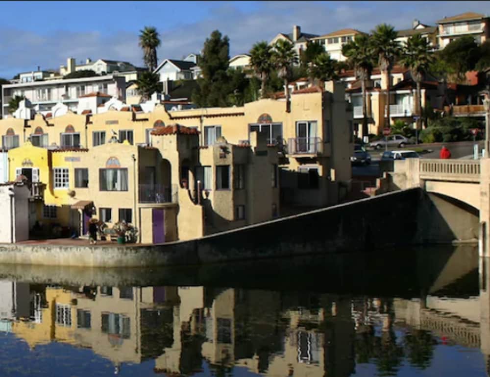 Hotel Capitola Venetian Hotel - Image 1