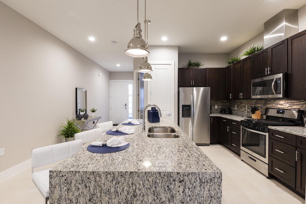 Summerville Vacation Homes by Columbia Management