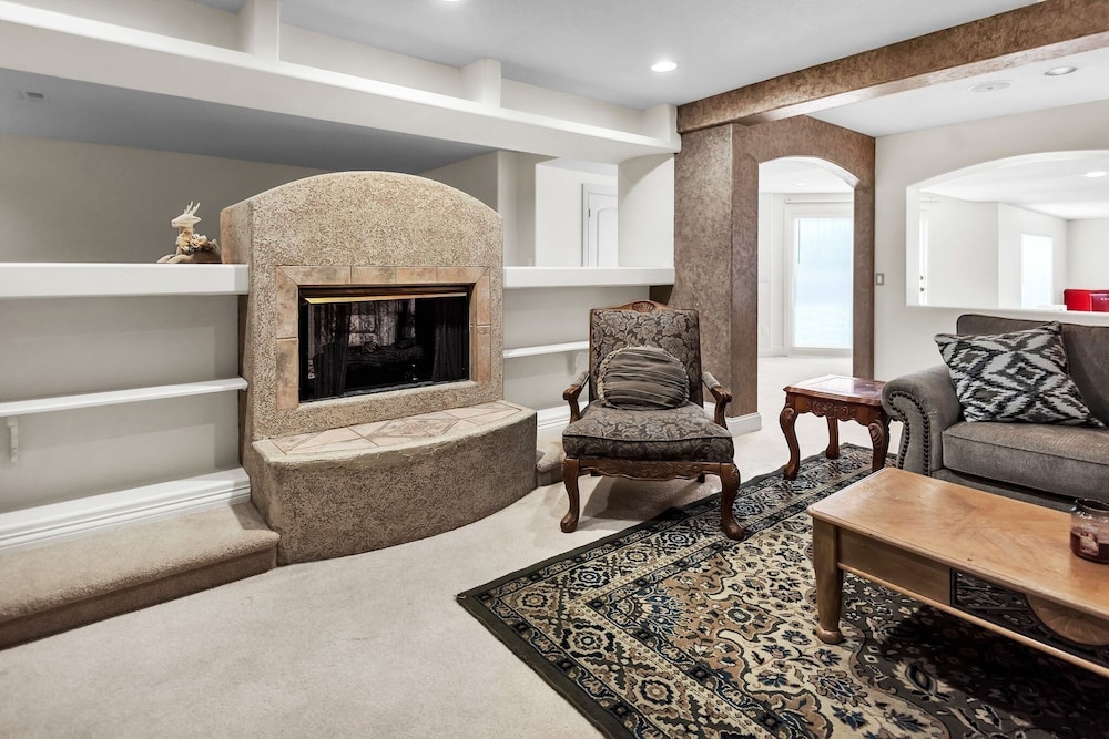 Luxury Villa with Mini Pool, Fireplaces & Scenic Views