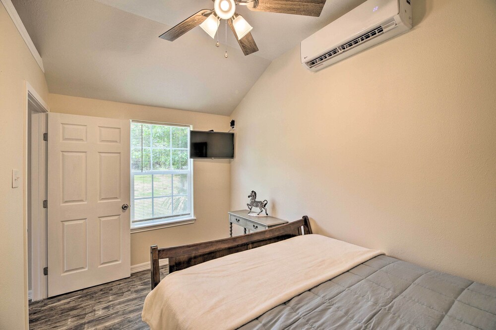 Lakefront Cabin w/ Access to 2 Paddleboats! view 3