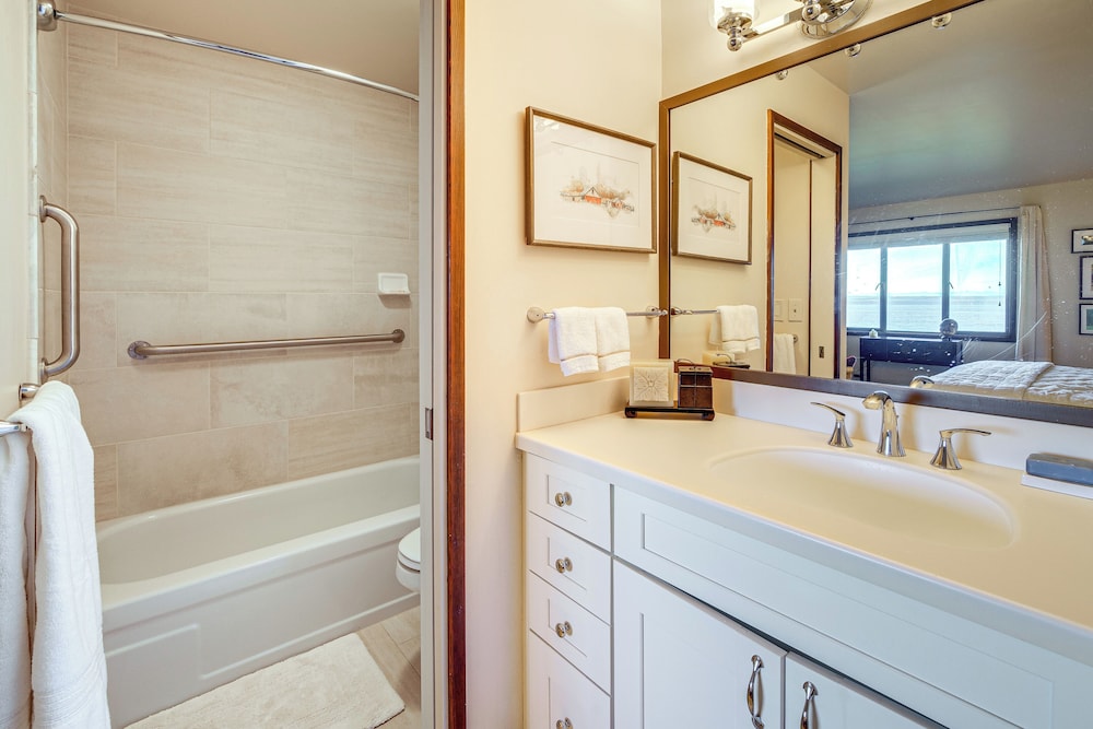Water Views & Marina Access: Port Ludlow Getaway