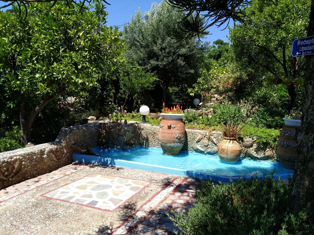 Luxury Cozy Villa With Garden Near The Sea view 3