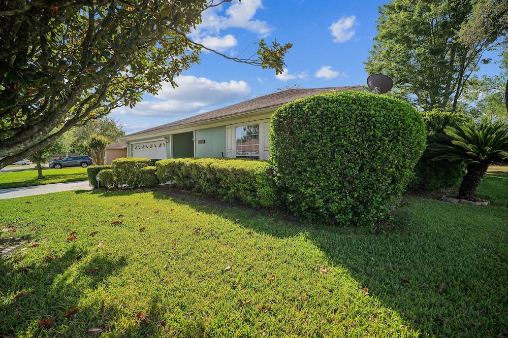 Pondside Perch - Your Waterfront Retreat 3 Bedroom Home