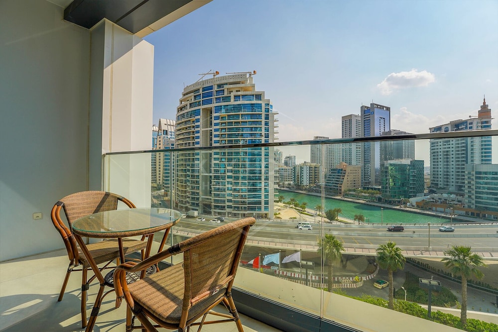 KeyHost - Address Beach Residences