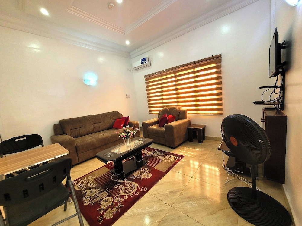 ROSSY'S APARTMENTS