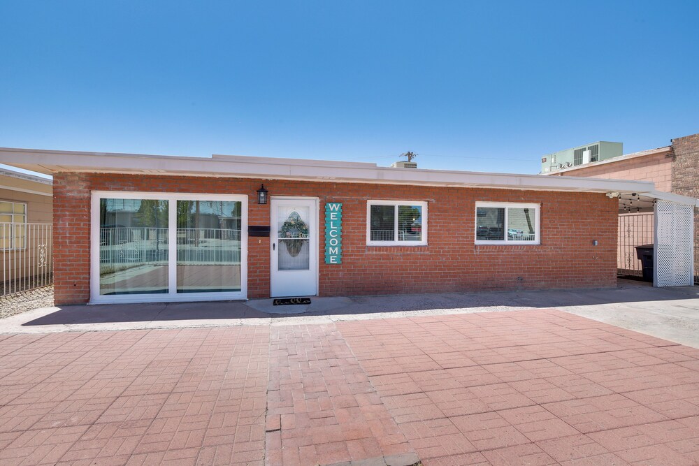 El Paso Home ~ 2 Mi to University Medical Center!
