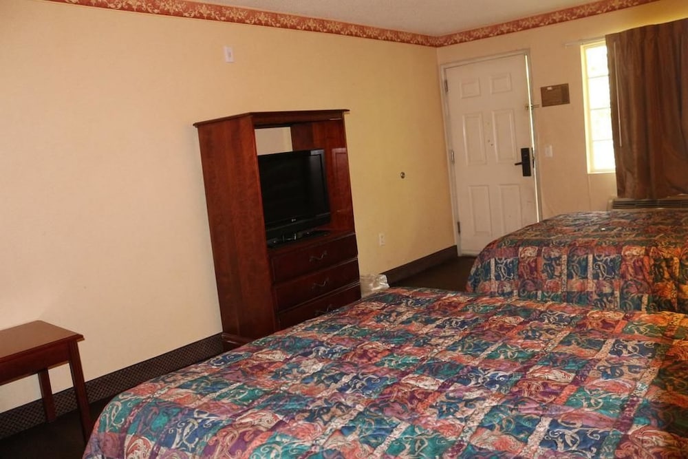 Magnolia Bay Hotel & Suites