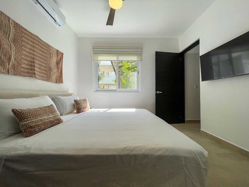 Magnificent Condo in Gated Community Marvelous Private Furnished Terrace Pool Facilities view 4